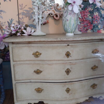 CURVED CHEST OF DRAWERS IN BEIGE PAINTED WOOD, LATE 19TH CENTURY