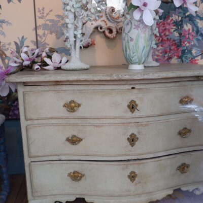 COMMODE GALBE EN BOIS PEINT BEIGE FIN XIXE