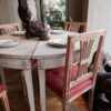 Suite de 4 chaises gustaviennes en bois peint blanc ca.1850 – Image 10