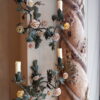 Paire d'appliques en tôle peinte & fleurs en céramique multicolore ca.1900 – Image 4