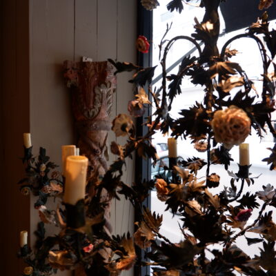 Basket chandelier in painted sheet metal and multicolored ceramic flowers ca.1900