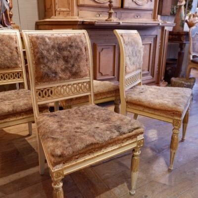 Suite de 4 chaises gustaviennes laque ivoire & or ca.1870