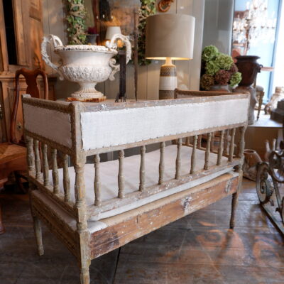 Small Gustavian bench - 2 seats in carved wood, early 19th century