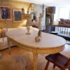 GRANDE TABLE DE GUSTAVIENNE OVALE AVEC PLUSIEURS EXTENSIONS PATINE BLANCHE FIN XIXE – Image 3