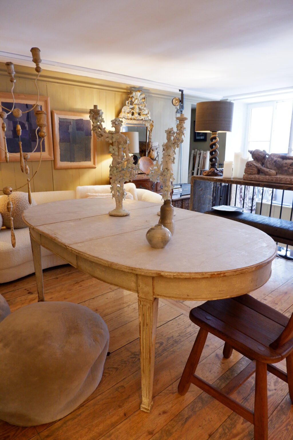 LARGE OVAL GUSTAVIAN TABLE WITH SEVERAL WHITE PATIN EXTENSIONS late 19th century - Image 3