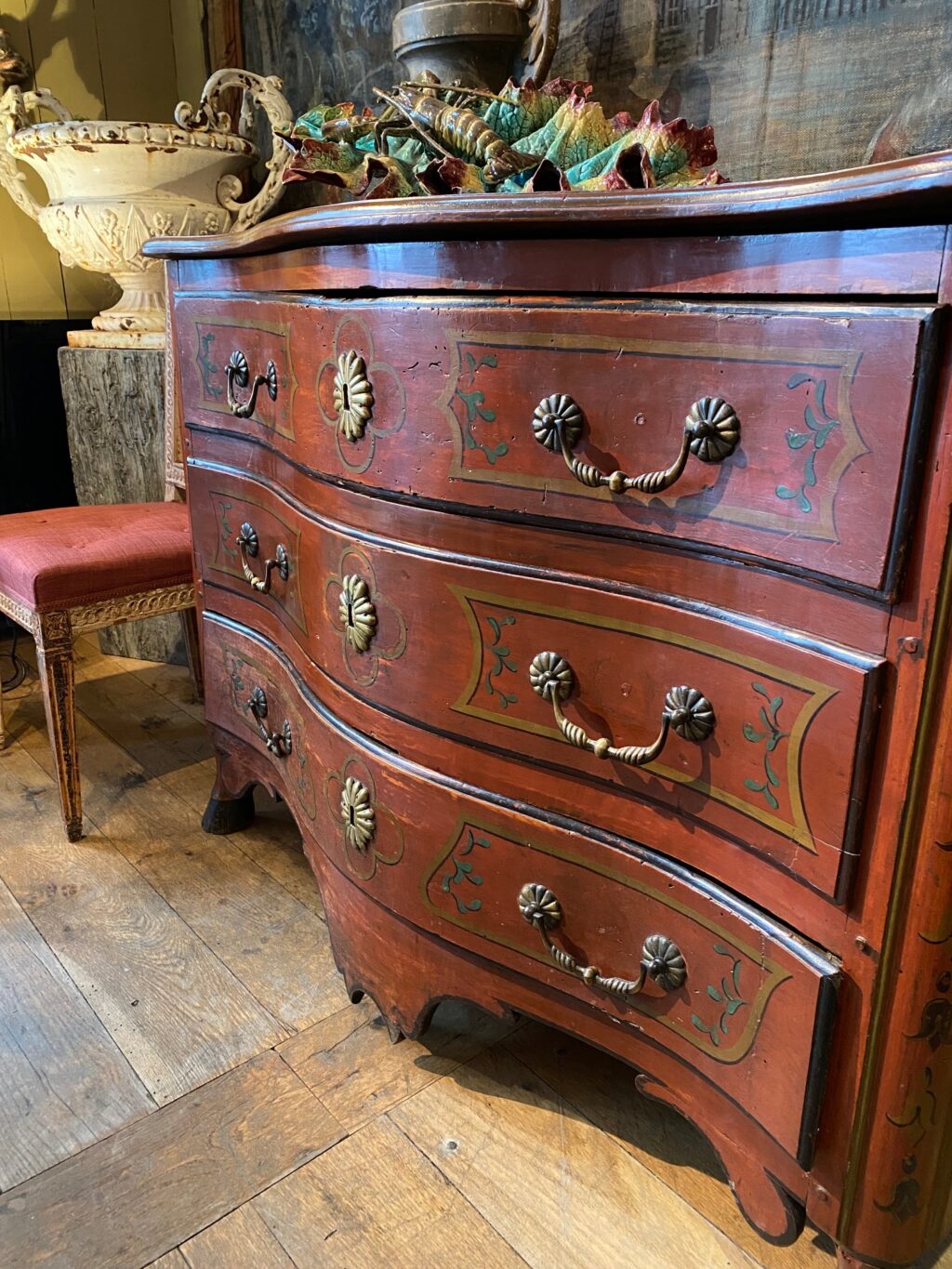 Oak Regency chest of drawers painted oxblood red and clog feet, France - southwest ca.1720 - Image 6