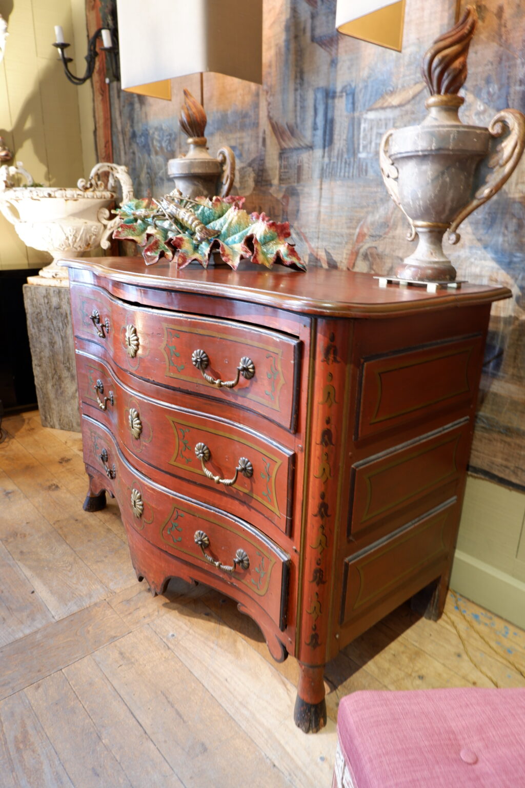 Oak Regency chest of drawers painted oxblood red and clog feet, France - southwest ca.1720 - Image 11