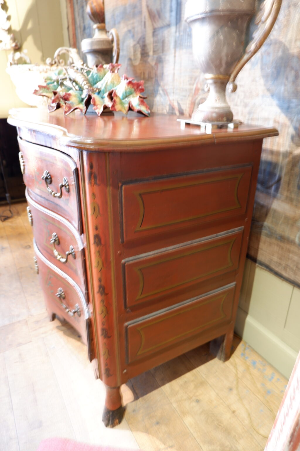 Oak Regency chest of drawers painted oxblood red and clog feet, France - southwest ca.1720 - Image 10