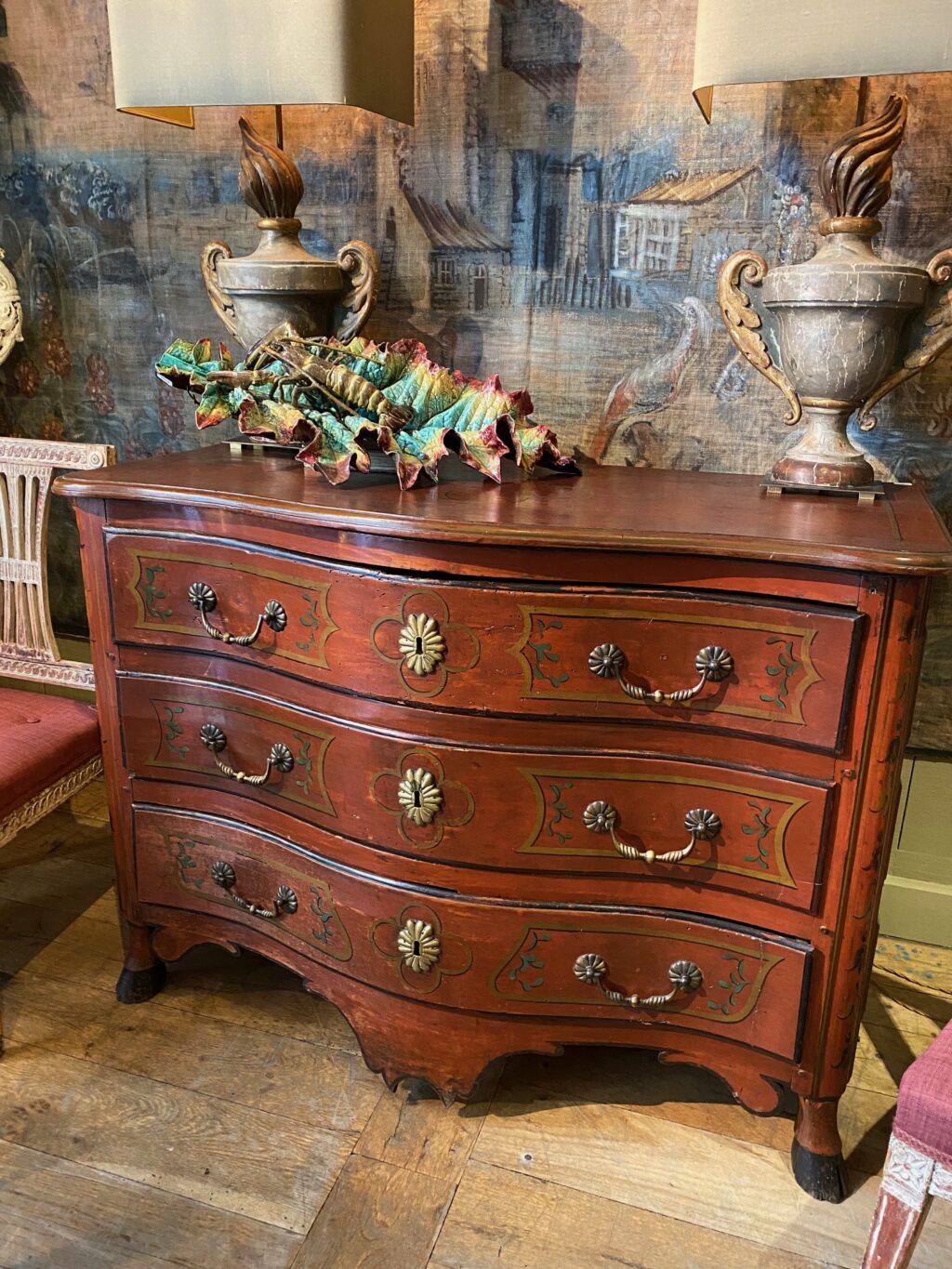Oak Regency chest of drawers painted oxblood red and clog feet, France - southwest ca.1720 - Image 4