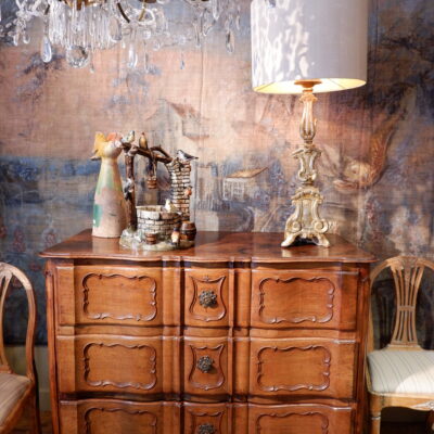 Large double crossbow chest of drawers in carved walnut, 18th century