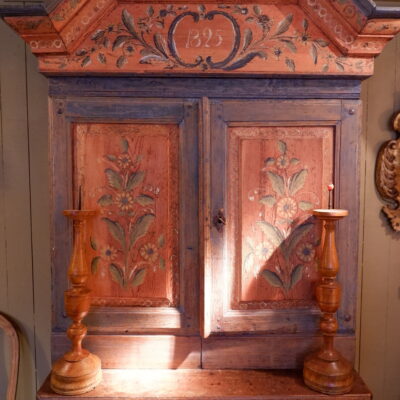 Buffet baroque Suédois en bois peint polychrome ca.1825