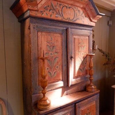 Buffet baroque Suédois en bois peint polychrome ca.1825