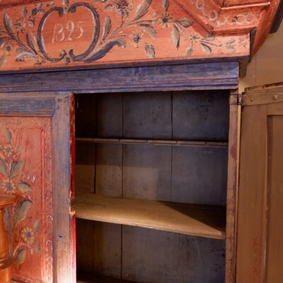 Buffet baroque Suédois en bois peint polychrome ca.1825