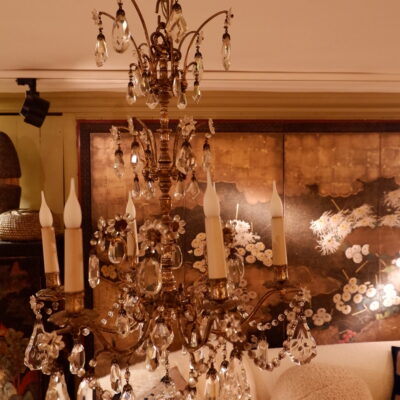 PETIT LUSTRE A 6 BRAS EN METAL ARGENTE ET CRISTAL TAILLE FIN XIXE
