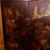 Petit buffet haut à deux portes décor en relief de personnages dans un paysage Chinois - fin XIXe – Image 4