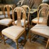 Suite de 8 chaises gustaviennes dossier lyre arrondi & gerbe de blé sculptée - en orme clair ca.1800 – Image 6