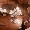 Grand paravent Japonais à 6 feuilles, période Edo. Feuille d'argent oxydé & chrysanthèmes en relief fin – Image 7