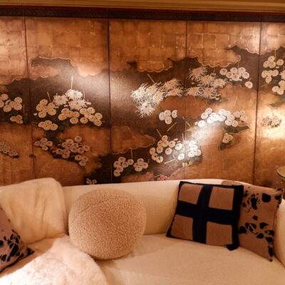 Large Japanese 6-leaf folding screen, Edo period. Oxidized silver leaf & chrysanthemums in fine relief