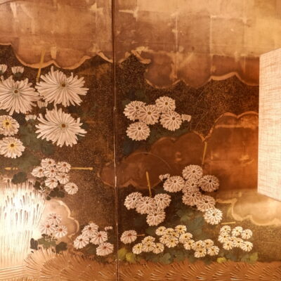 Large Japanese 6-leaf folding screen, Edo period. Oxidized silver leaf & chrysanthemums in fine relief