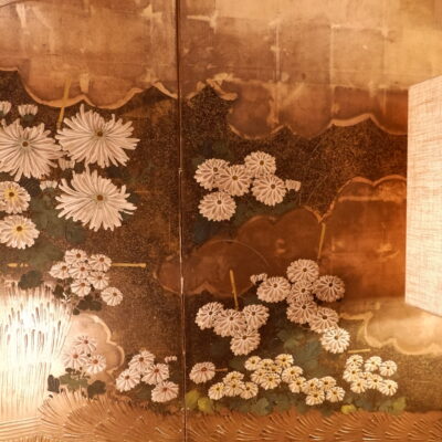 Large Japanese 6-leaf folding screen, Edo period. Oxidized silver leaf & chrysanthemums in fine relief