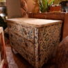Commode droite 3 tiroirs ornée d'un décor peint bleu sur blanc - XXe – Image 8