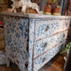 Commode droite 3 tiroirs ornée d'un décor peint bleu sur blanc - XXe – Image 5