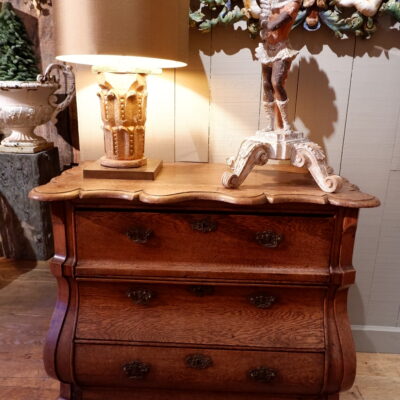 Small curved chest of drawers in oak with bird's feet -mid 19th century