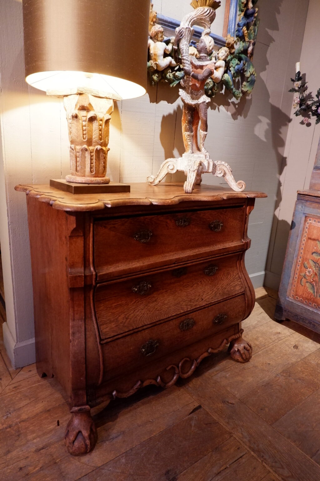 Petite commode bombée en chêne pieds griffes d'oiseaux -milieu XIXe – Image 8