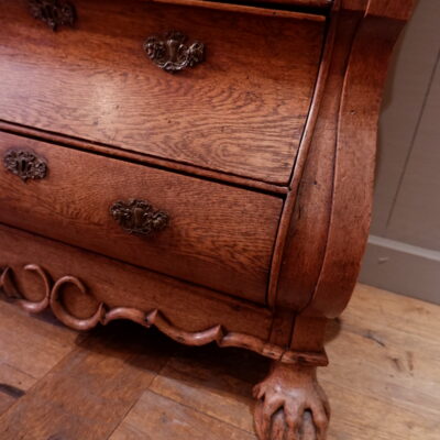 Small curved chest of drawers in oak with bird's feet -mid 19th century