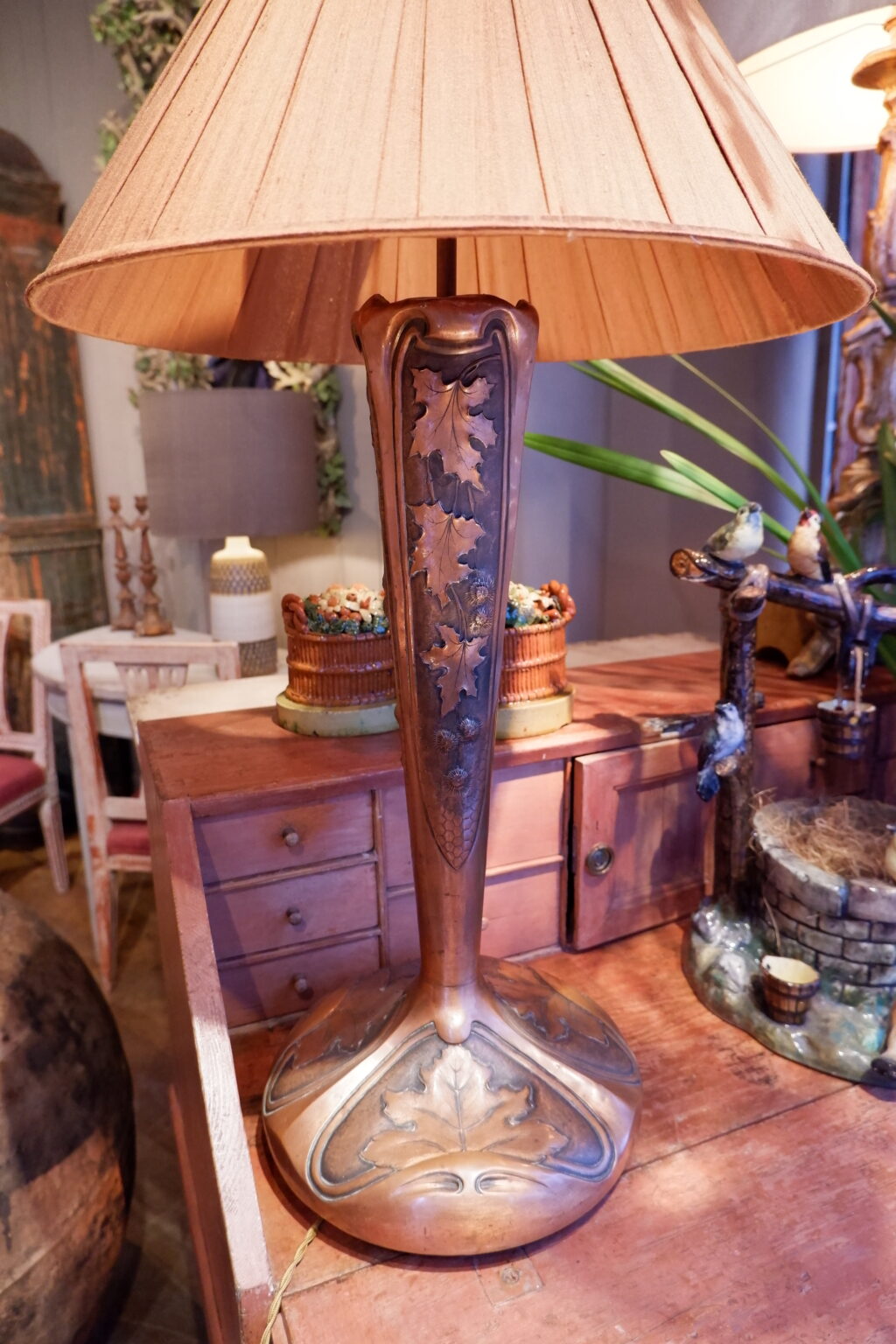 Large Art Nouveau copper vase lamp + Shades in copper pleated silk - Image 3