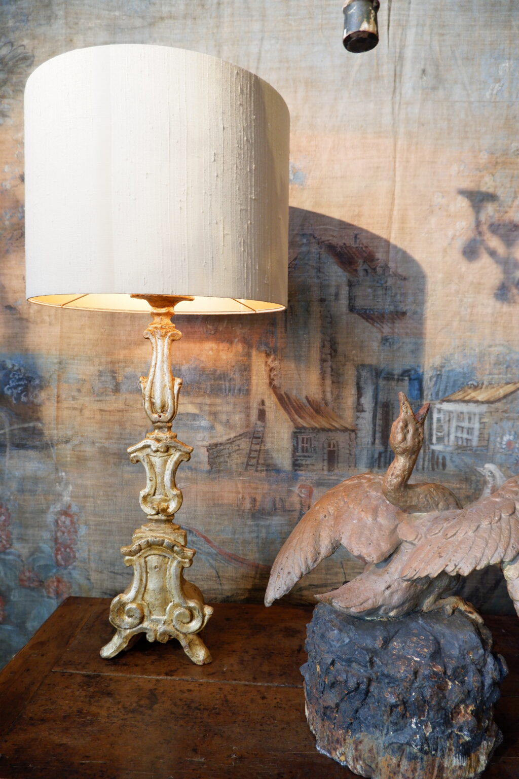 Grande lampe "pique-cierge en bois doré" XVIIIe