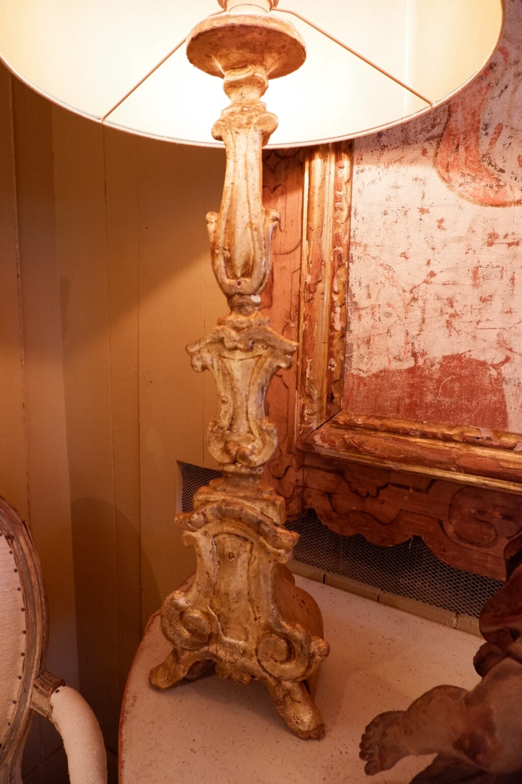 Grande lampe "pique-cierge en bois doré" XVIIIe – Image 5
