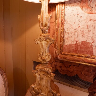 Grande lampe “pique-cierge en bois doré” XVIIIe