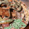 Grand plat en barbotine polychrome figurant poissons, couleuvres insectes -fin XIXe par les suiveurs de Palissy – Image 3