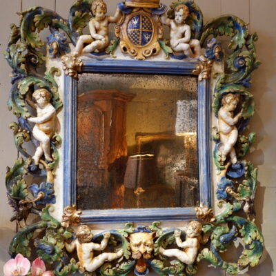 Large mirror decorated with Putti and a crown on a coat of arms - polychrome glazed earthenware - Italy 19th century
