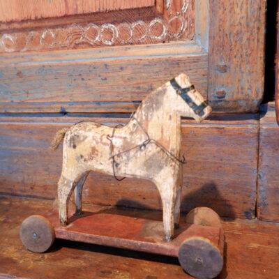 Petit cheval en bois sculpté & peint- Art populaire suédois XIXe