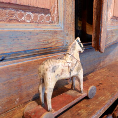 Petit cheval en bois sculpté & peint- Art populaire suédois XIXe