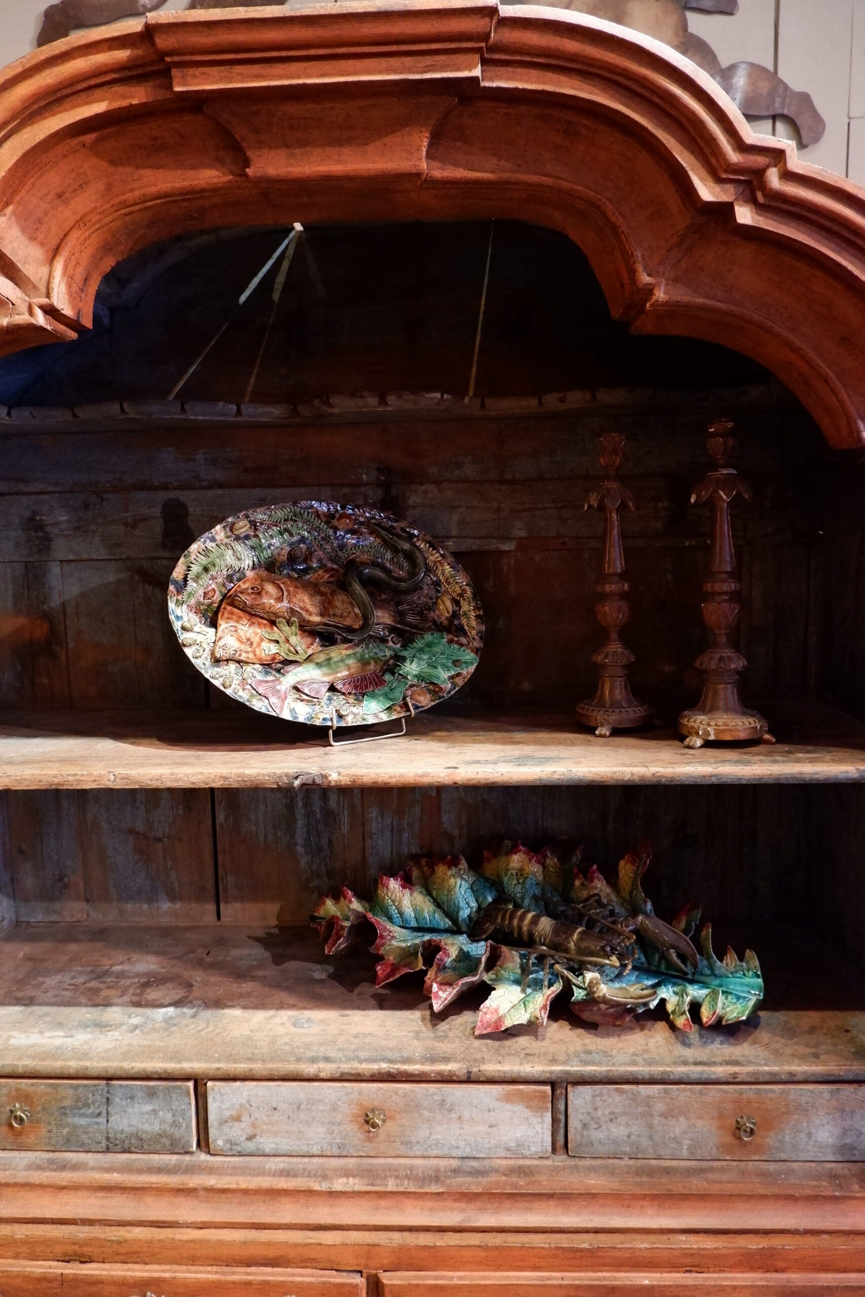 Grand buffet double corps baroque suédois d'époque XVIIIe patine rouge d'origine - intérieur bleu – Image 9
