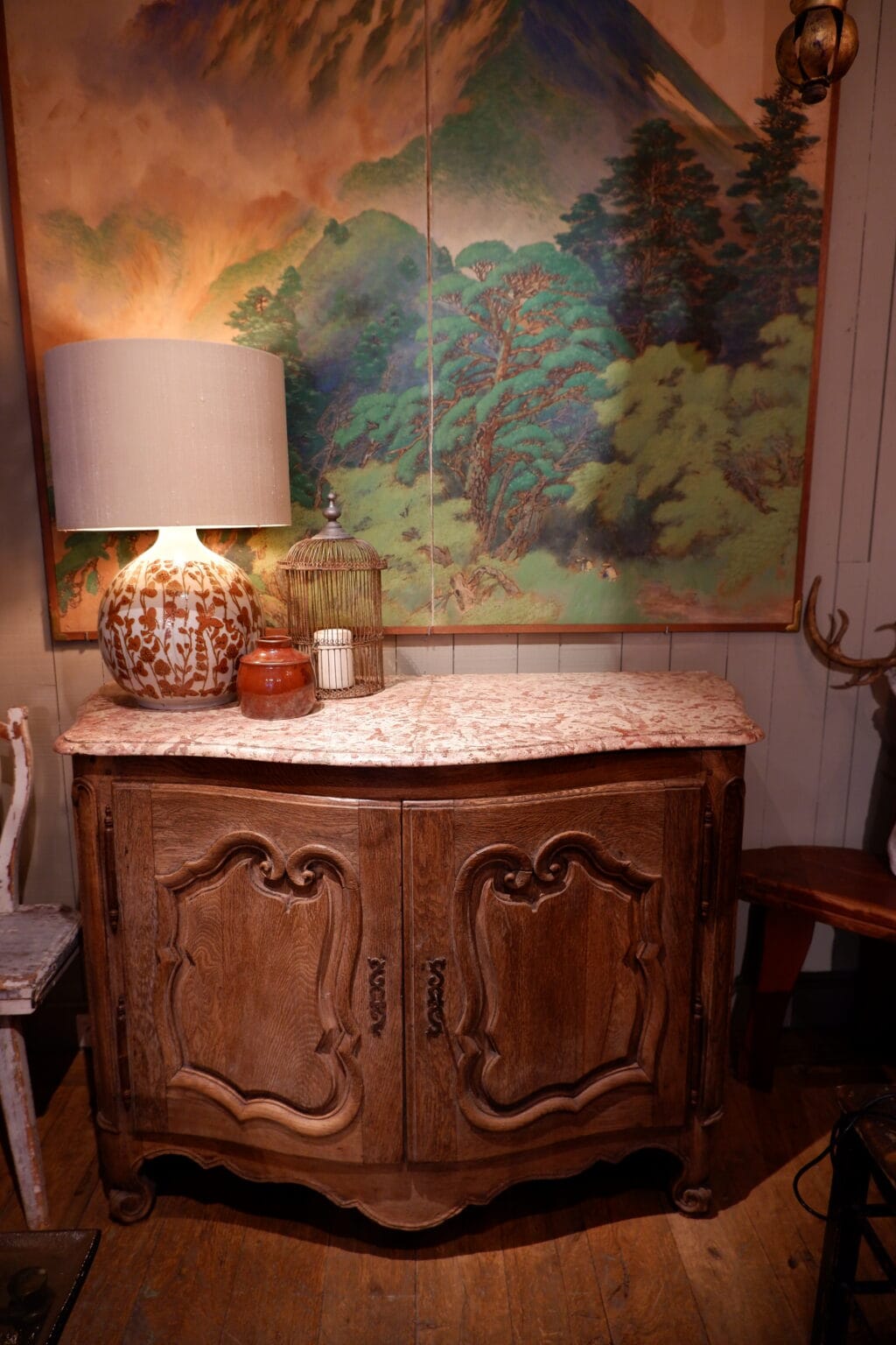 Louis XV period hunting sideboard in light oak with curved &amp; carved doors - pale red marble top ca.1700 - Picture 7