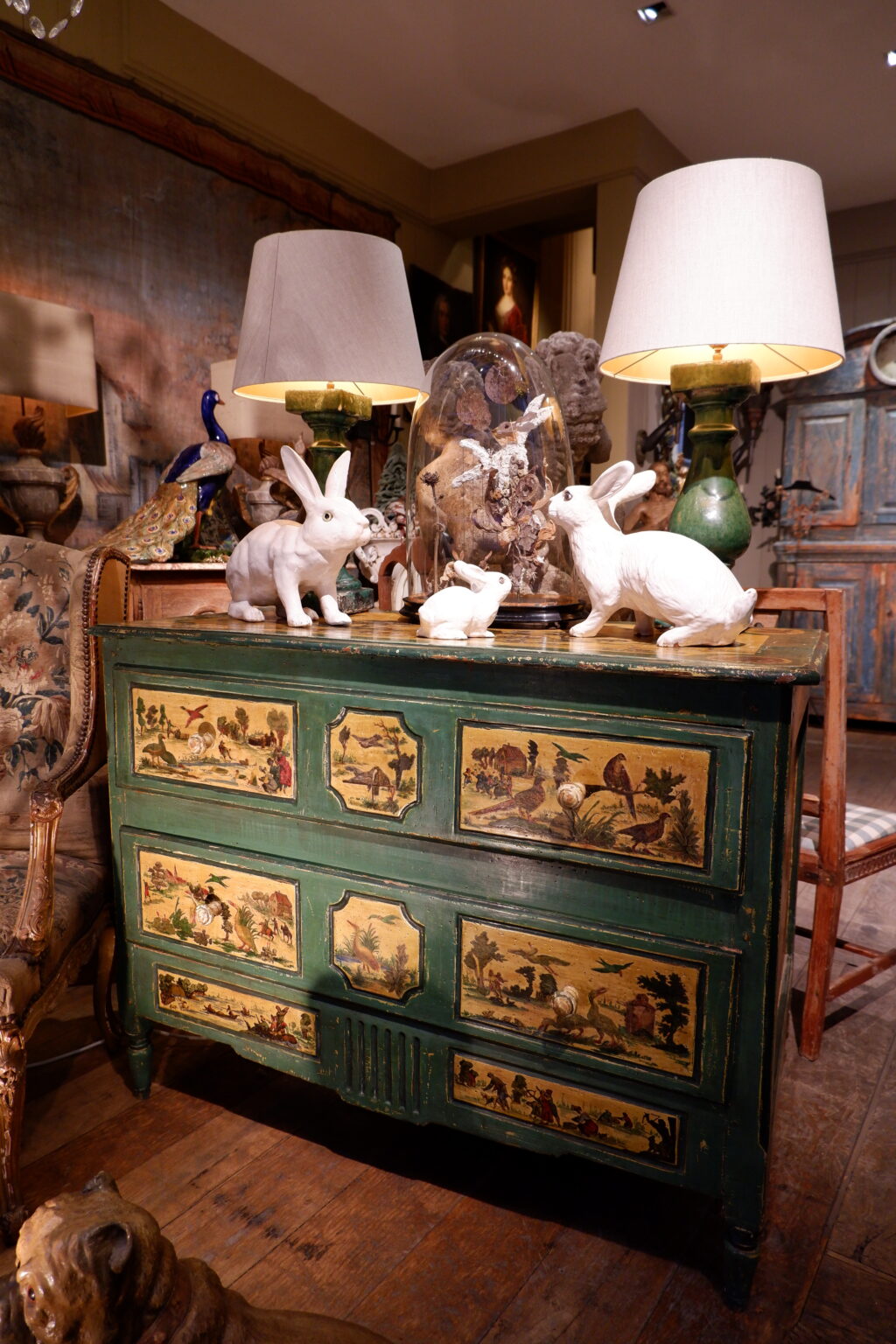 Commode d'époque Louis XVI décor naturaliste d'oiseaux et scènes paysannes en Arte Povera ca.1800