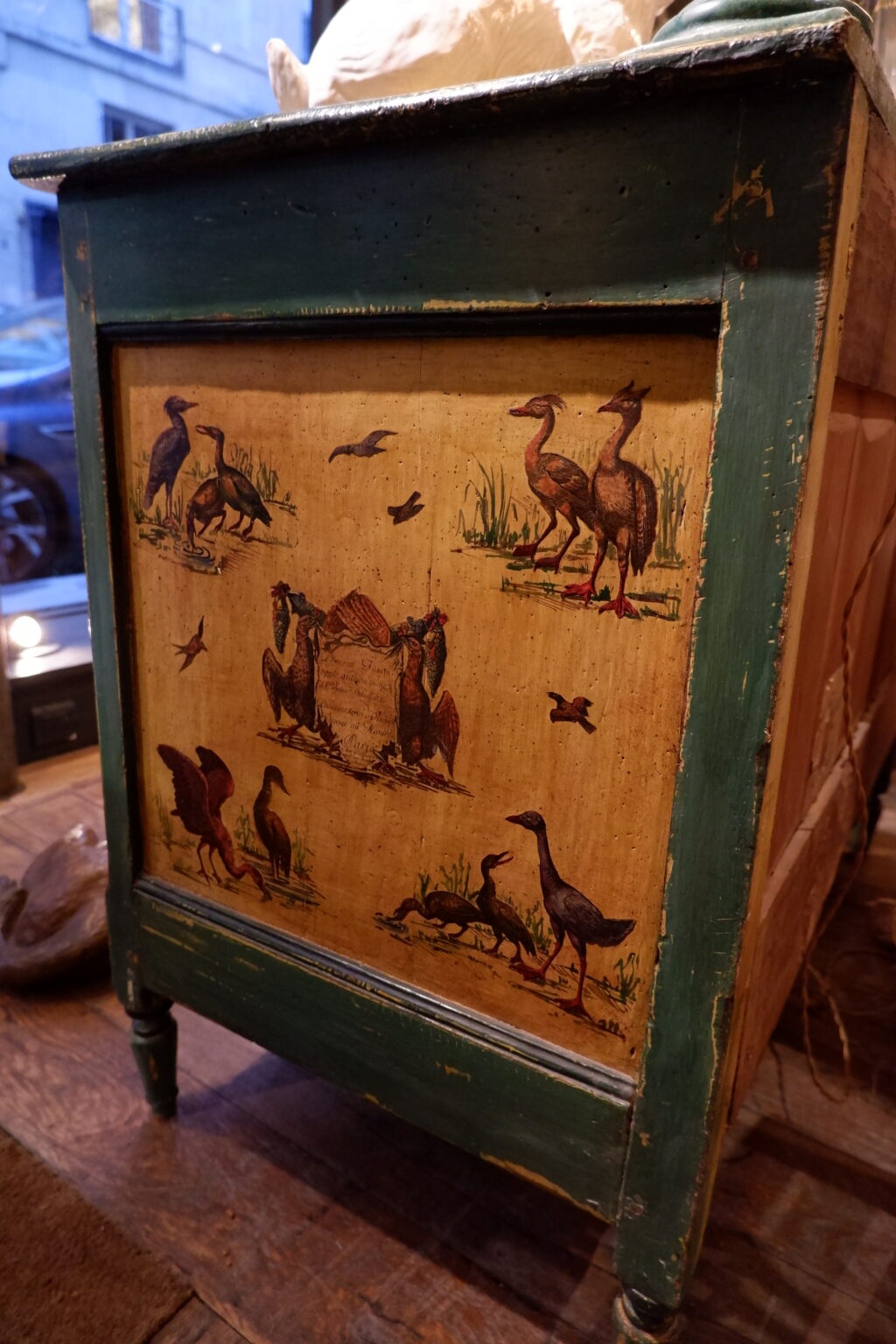 Commode d'époque Louis XVI décor naturaliste d'oiseaux et scènes paysannes en Arte Povera ca.1800 – Image 8