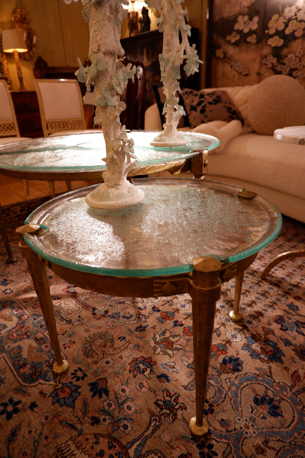 Side-table en bronze et plateau en verre surface givrée ca.1960 – Image 4