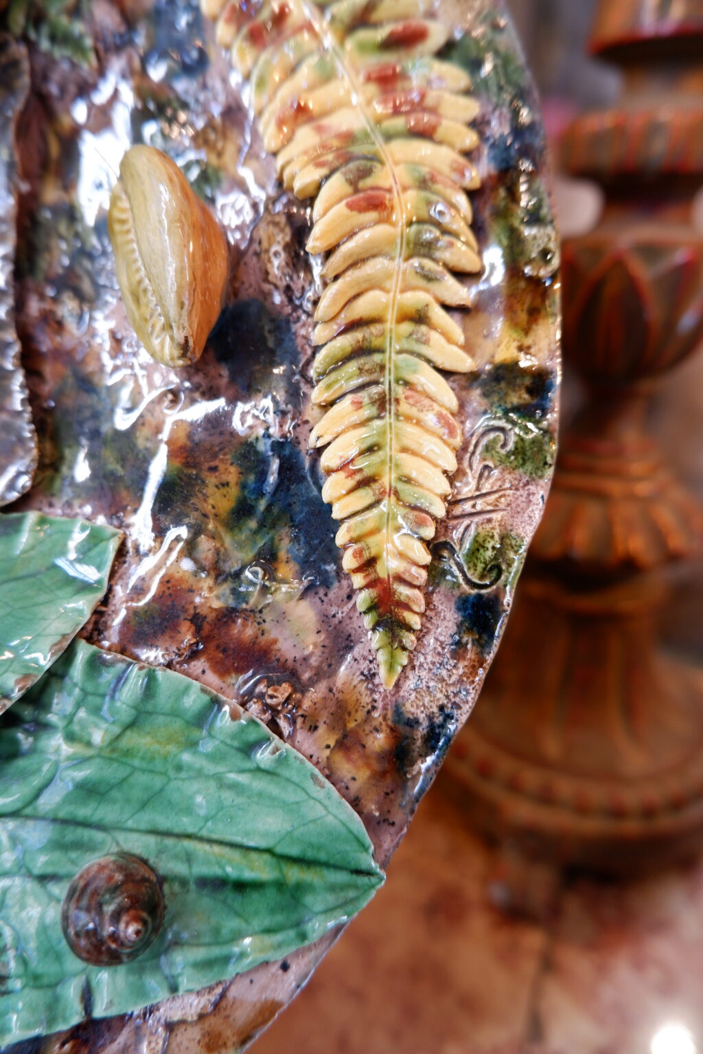 Grand plat en barbotine polychrome figurant poissons, couleuvres insectes -fin XIXe par les suiveurs de Palissy – Image 5