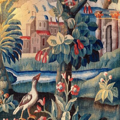 Tapisserie d’Aubusson fin XVIIIe – oiseaux dans un motif de verdure.