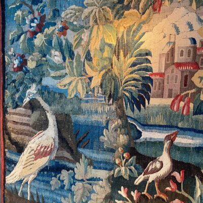 Tapisserie d’Aubusson fin XVIIIe – oiseaux dans un motif de verdure.