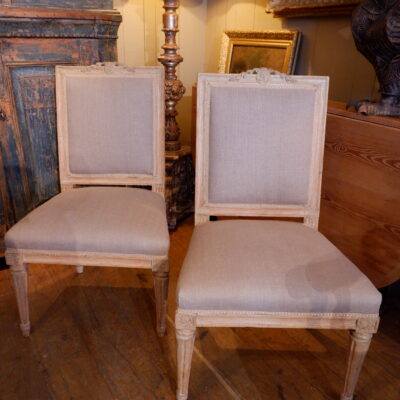 Pair of Gustavian chairs upholstered square back decorated with a carved tulip motif, ca.1800