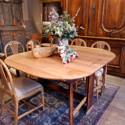 Swedish getleg oval table in natural wood early 19th century