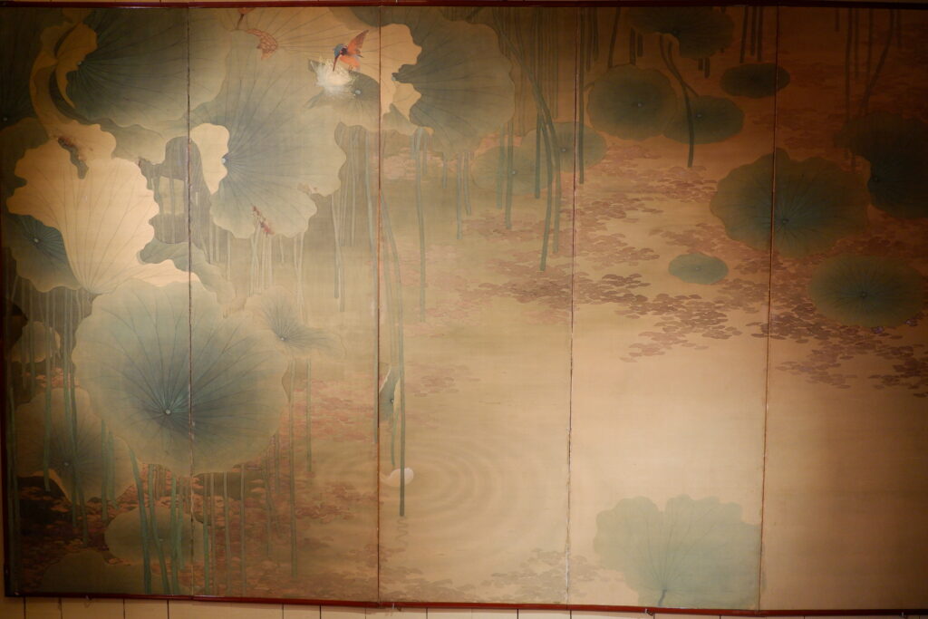 Paravent Japonais à 6 feuilles motif peint sur soie fin XIXe – Image 6