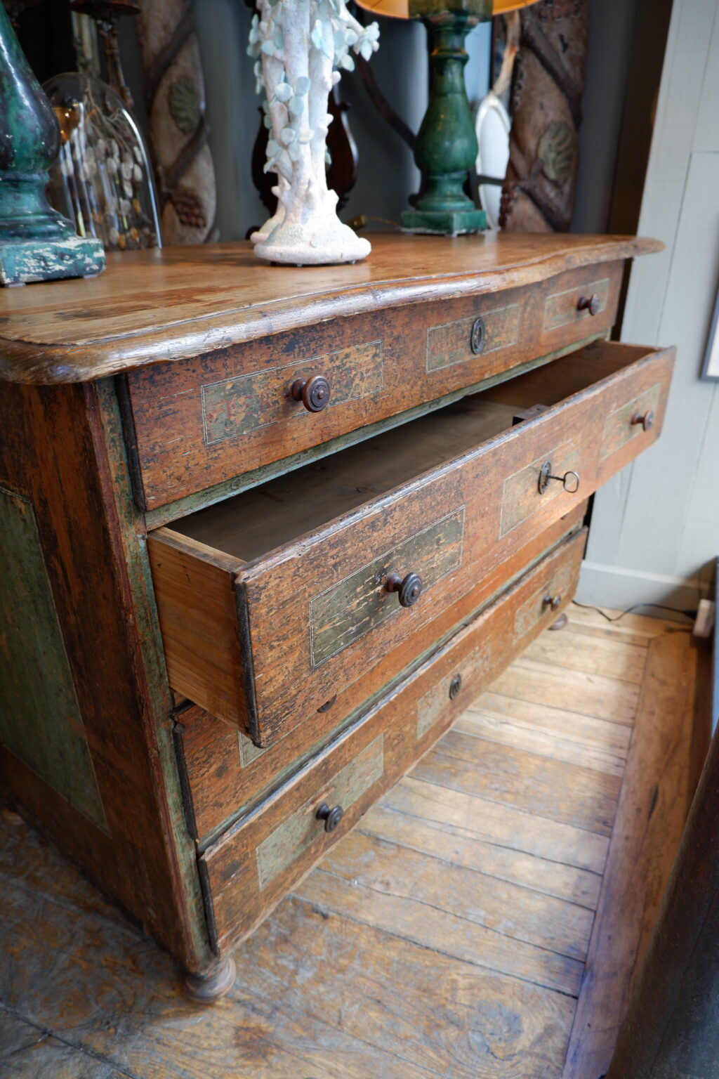 Grande commode à 4 tiroirs en bois peint - Alpes du Sud ca.1816 – Image 5