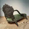 CHAISE LONGUE EN BOIS SCULPTÉ ET FEUILLE D’ARGENT